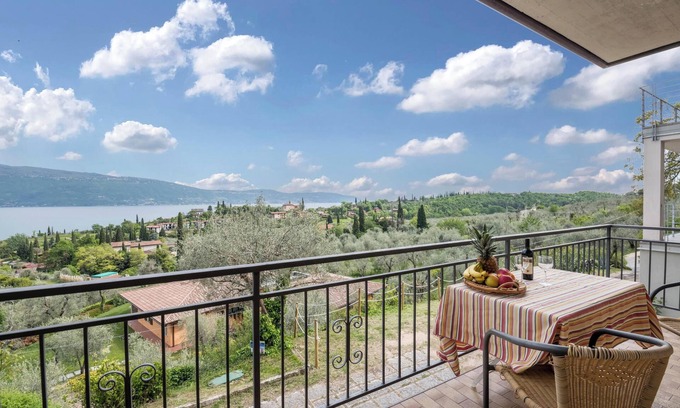 Toscolano Maderno Apartment | Holiday Apartment Al Agave Sotto with Mountain View, Lake View, Wi-Fi & Balcony