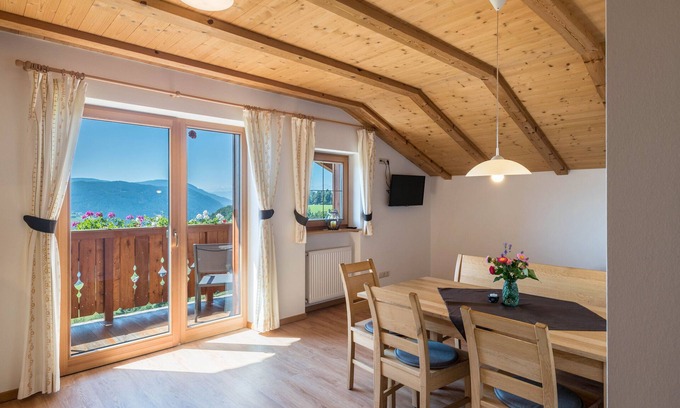 Fie allo Sciliar Apartment | Holiday Apartment 'Mongaduierhof Apt Schlern' with Mountain View, Shared Garden & Wi-Fi