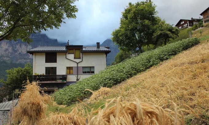 Albinen Apartment | Holiday apartment Albinen for 1 - 4 persons with 3 bedrooms - Holiday apartment in one or multi-fami