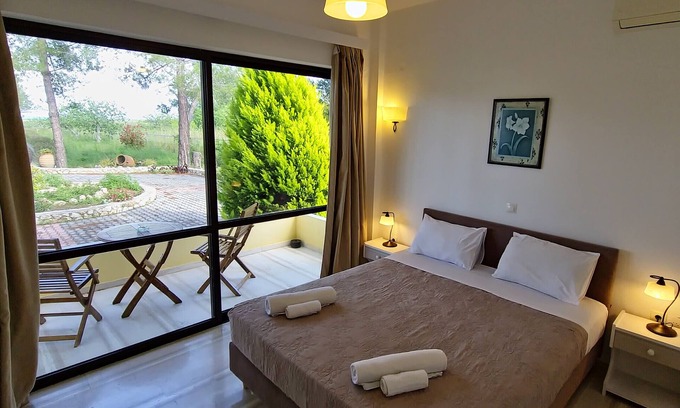 Melikia Apartment | Holiday Apartment 'Alexandra Apartment 1' with Balcony & Wi-Fi