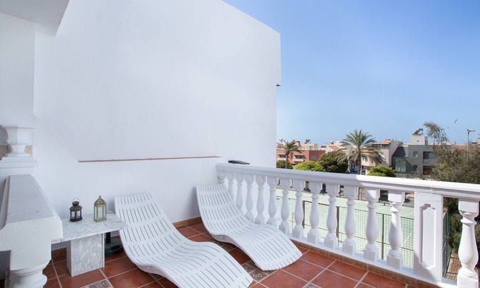 Playa de Arinaga Apartment | Holiday Apartment 'Apartamento Fani N2' with Private Terrace, Wi-Fi and Air Conditioning