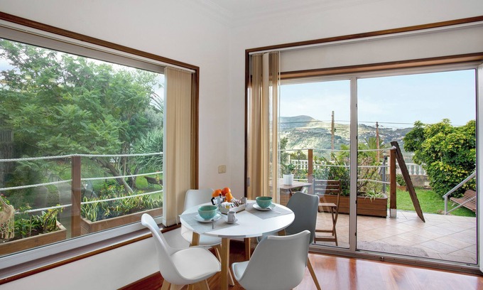 Teror Apartment | Holiday Apartment "Carmelo Y Carmela 2" with Mountain View, Private Terrace & Wi-Fi