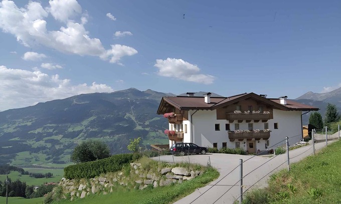 Gattererberg Apartment | Holiday apartment in quiet surroundings in the region of the Zillertal mountains