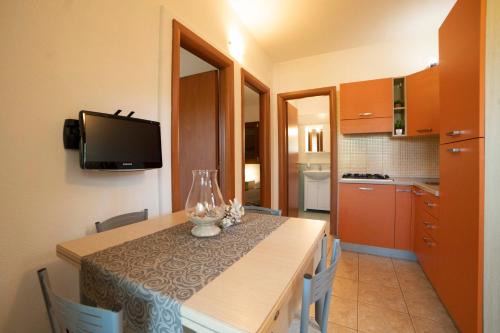 Mattinata House | Holiday Apartment orchidea with swimming pool and private beach