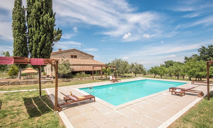 Sarteano House | Holiday Apartment 'Tenuta Podere Montemelino' with Lakes and Hills View, Pool & Wi-Fi