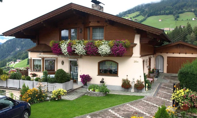 Stummerberg Apartment | Holiday apartment with view of the mountains