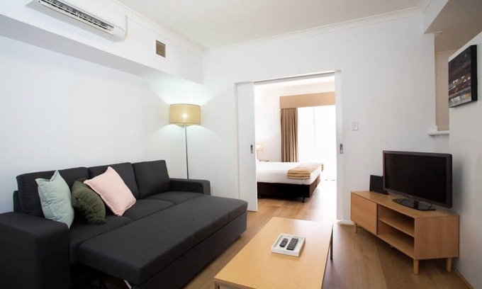 Northbridge Apartment | Holiday Apartment with Pool and WiFi