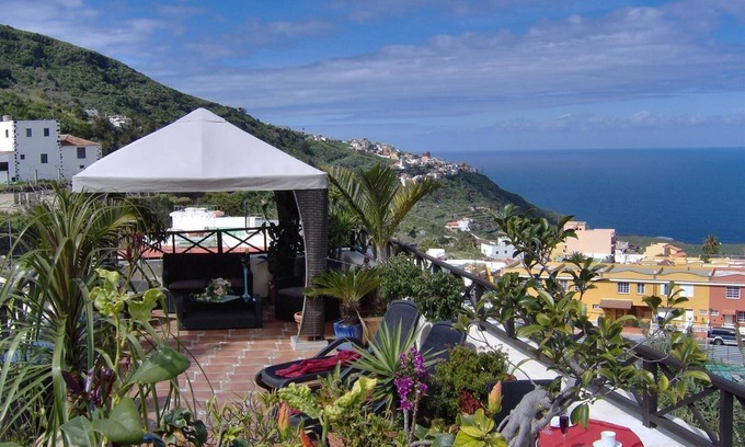 El Guincho Apartment | Holiday flat "Apartamentos Monasterio de San Antonio No. 6" with wifi - Adults only