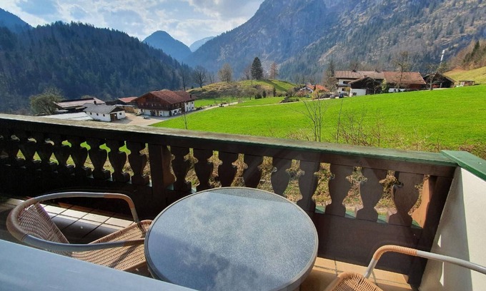 Schneizlreuth Apartment | Holiday flat with terrace and mountain view