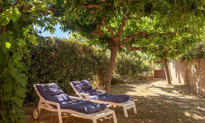 Montesquieu-des-Alberes House | Holiday Home 'Saint Pierre' with Mountain View, Wi-Fi and Air Conditioning