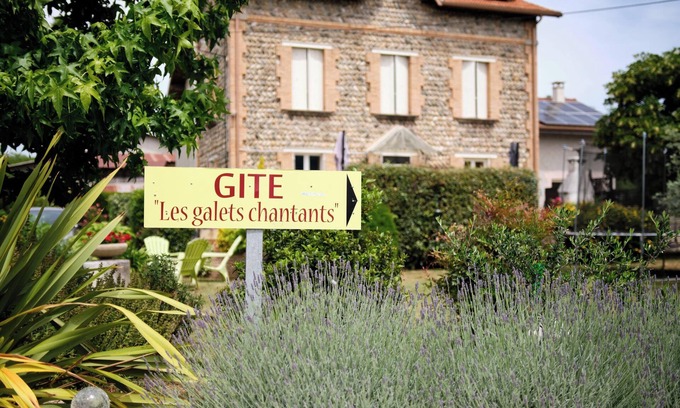 Saint-Hilaire-du-Rosier House | Holiday Home 'Gîte Les Galets Chantants' with Mountain View, Private Terrace and Wi-Fi