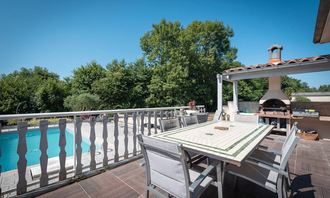 Saint-Laurent-de-Neste House | Holiday Home 'Maison Zoé' with Private Pool, Private Terrace and Wi-Fi