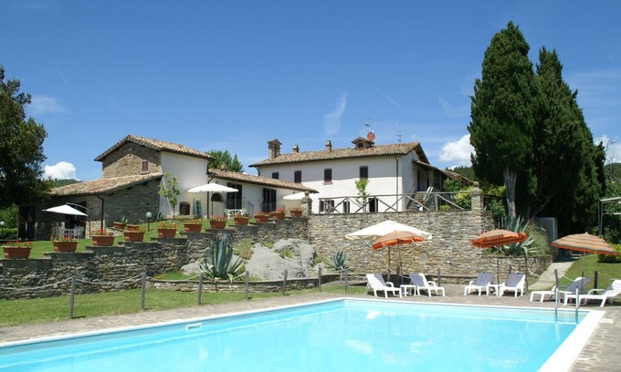 Fraccano House | Holiday Home in Città di Castello with Pool