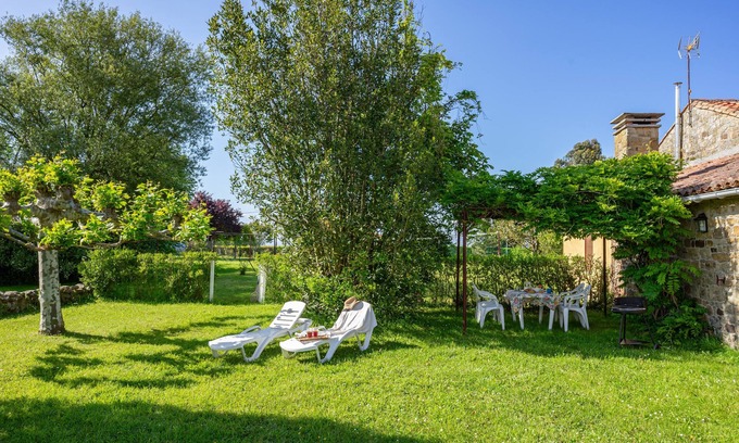 Villaviciosa House | Holiday Home 'El Prado De La Romia' with Mountain View, Private Terrace and Private Garden