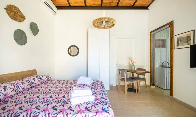 San Cesario di Lecce House | Holiday Home 'Ponente' with Shared Terrace, Wi-Fi and Air Conditioning