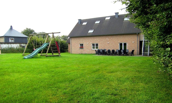 Robertville House | Holiday Home in Robertville with Sauna & Garden