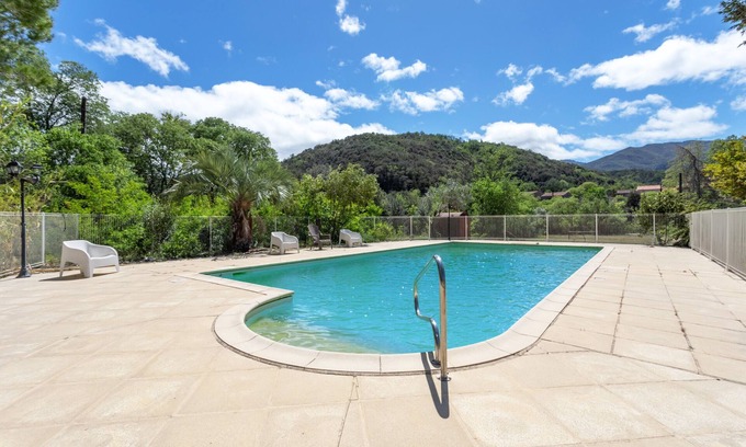 Reynes House | Holiday Home 1 with Mountain View, Air Conditioning
