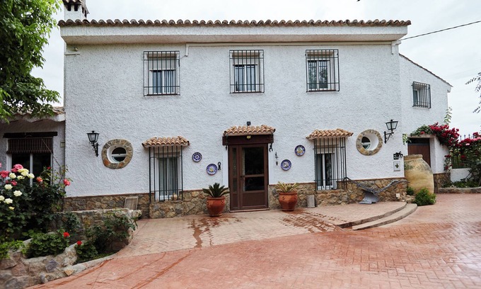 Alcaudete House | Holiday Home 'Alojamiento Rural Marien' with Mountain View, Pool, Garden & Wi-Fi