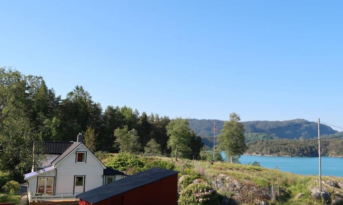 Vinnes House | Holiday Home Bjørkeneset by Interhome