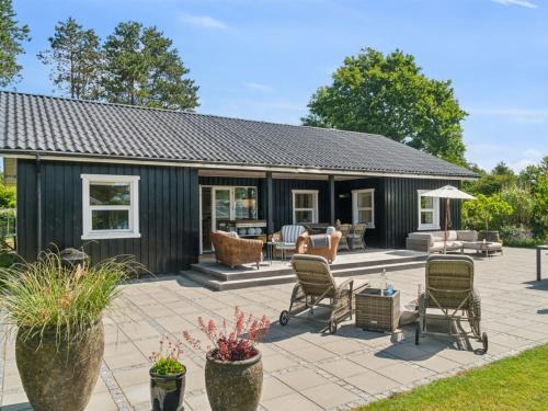 Yderby House | Holiday Home Botwith - 125m from the sea by Interhome