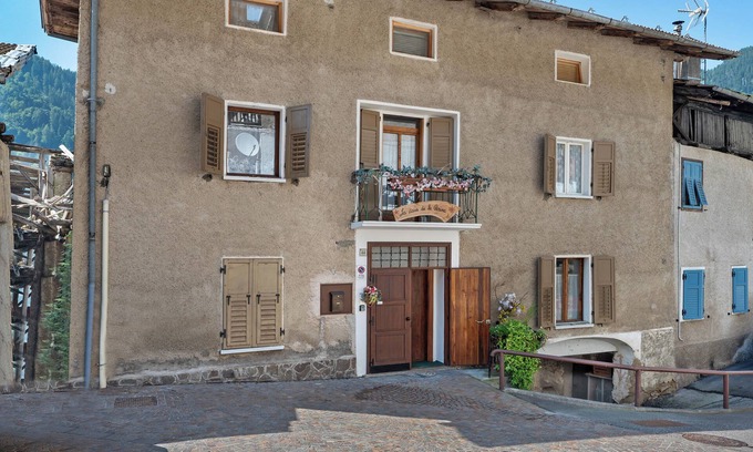 Fontana Nuova-Bevia House | Holiday Home 'Casa della Rosina' with Mountain View