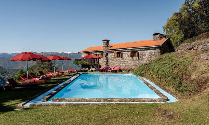 Canicada House | Holiday Home 'Casa Do Gêres' with Lake View, Private Pool and Wi-Fi