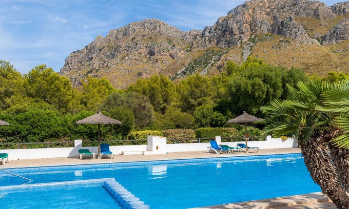 Betlem de Marina House | Holiday Home 'Casa Stevens' with Sea View, Shared Pool and Wi-Fi