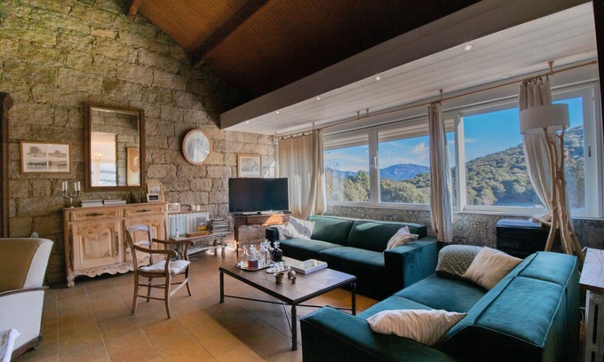 Levie House | Holiday Home 'Chez Jean Viti' with Private Garden and Wi-Fi