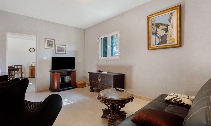 Alenquer House | Holiday Home 'Das Cores' with Mountain View, Shared Pool and Wi-Fi