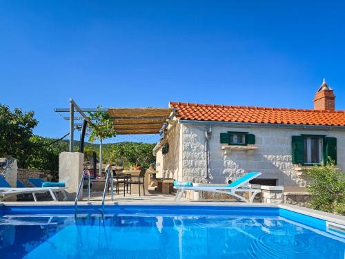 Praznica House | Holiday Home Dubrove by Interhome