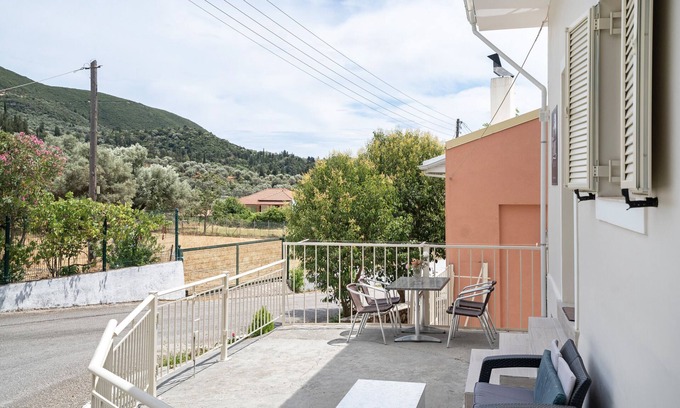 Sivros House | Holiday Home 'El Padre Residence' with Mountain View, Wi-Fi and Air Conditioning