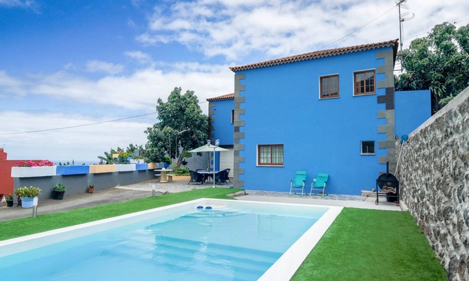 El Guincho House | Holiday Home “Casa las Cañas” with Mountain View, Sea View, Pool and Terrace
