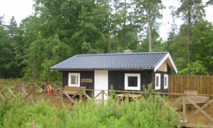 Astad House | Holiday home for two by the lake