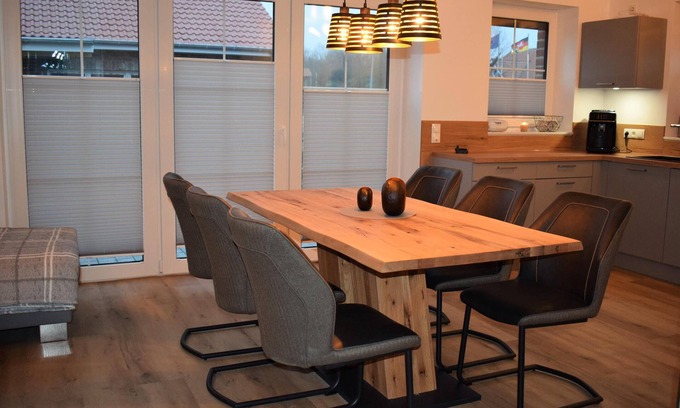 Geeste House | Holiday Home 'Hanni' with Sauna, Garden and Wi-Fi