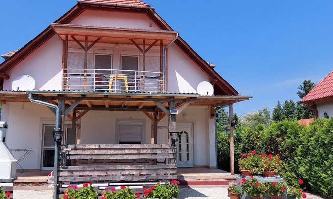 Balatonmariafurdo House | Holiday home with pool, wifi, direct lake access