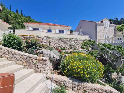 Popovici House | Holiday home in Gruda 43517