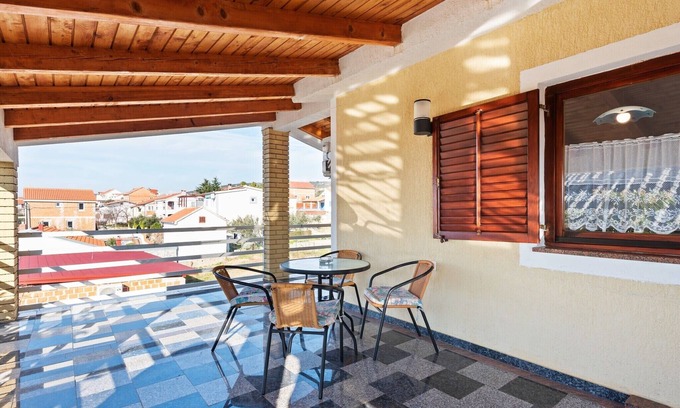 Maslenica House | Holiday Home in Jasenice near Maslenica Beach