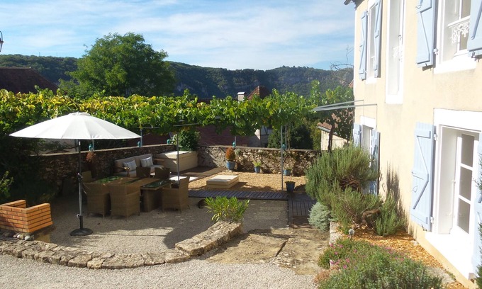 Le Bougayrou House | Holiday home in Lacave for 5 people (with heated swimming pool in 2023)