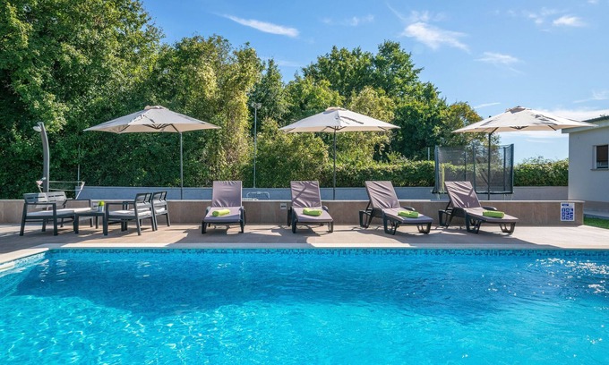 Prodol House | Holiday Home in Prodol with Private Pool