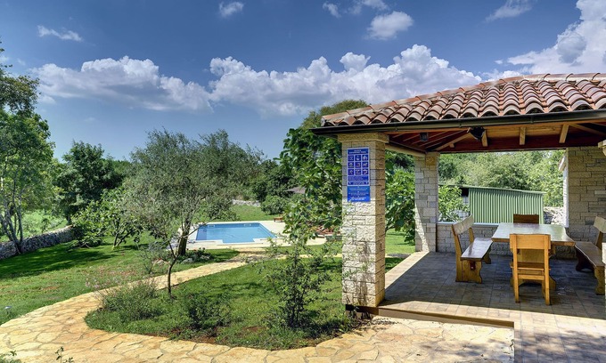 Valtura House | Holiday Home in Valtura near the Sea