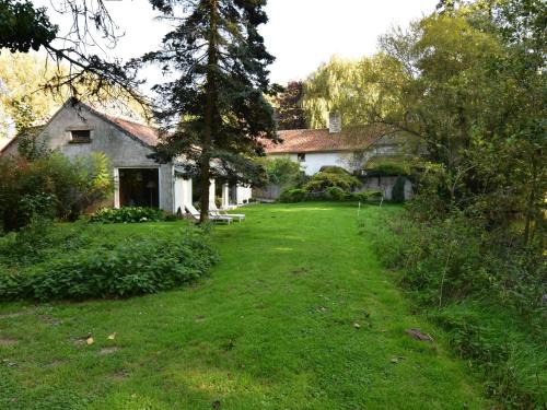 Le Ponchel House | Holiday Home in Vitz-Sur-Authie Garden View