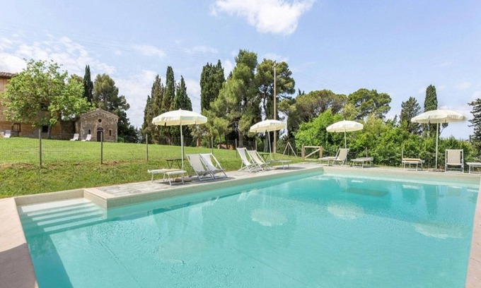 Saline di Volterra House | Holiday Home in Volterra with Pool and Terrace