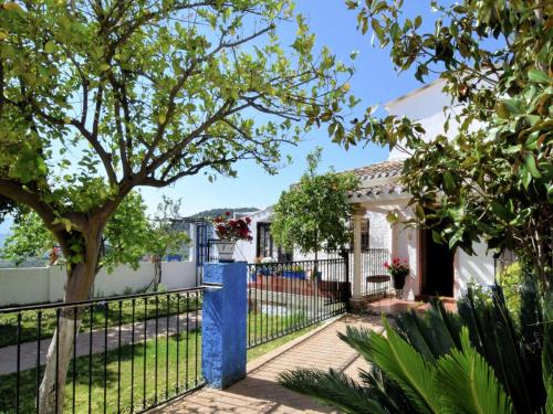 Zagrilla House | Holiday Home in Zagrilla Alta with Pool