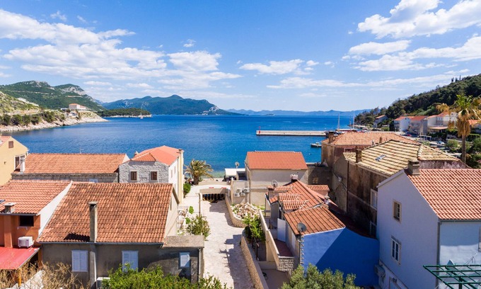 Trstenik House | Holiday Home Jasenka Trstenik - Duplex One Bedroom Apartment with Terrace and Side Sea View