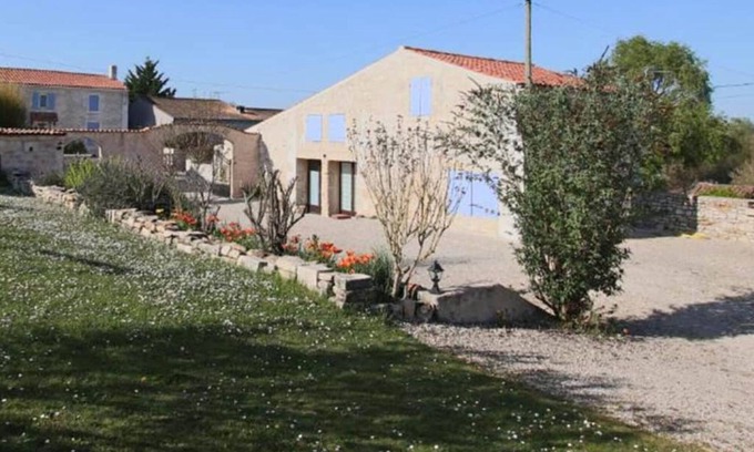 Romegoux House | Holiday Home 'L' Oléronaise' with Private Terrace and Private Garden