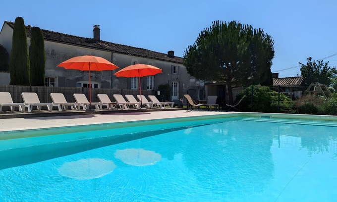 Verrieres House | Holiday Home 'La Bonne Chauffe' with Shared Pool, Private Terrace and Wi-Fi