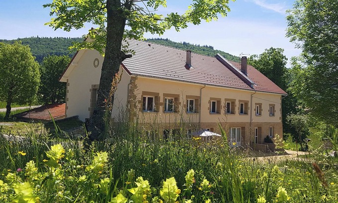 Saint-Pierre-de-Cherennes House | Holiday Home 'La Clé Du Vercors' with Mountain View, Private Terrace and Wi-Fi