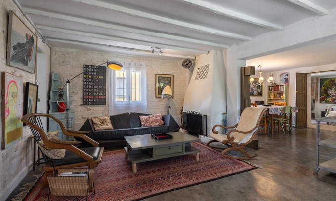 Riudecanyes House | Holiday Home 'La Fabriqueta' with Mountain View, Wi-Fi and Air Conditioning