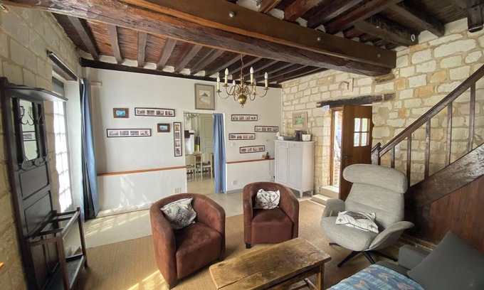 Le Bec-Hellouin House | Holiday Home 'La Maison Du Bec' with Private Terrace, Private Garden and Wi-Fi