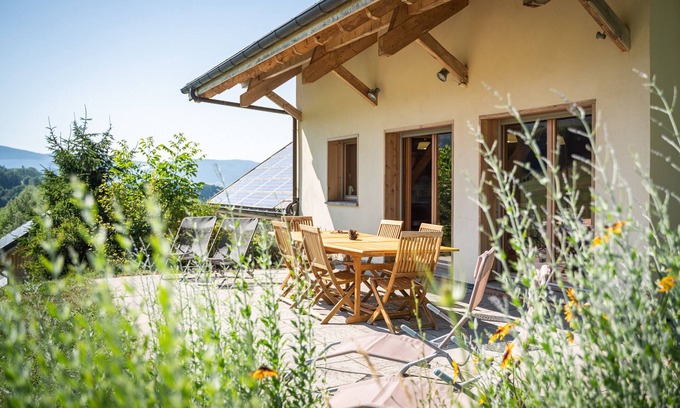 Montagnole Cottage | Holiday Home 'La Grange Aux Ecureuils 6 Pers' with Mountain View, Private Terrace and Private Garden